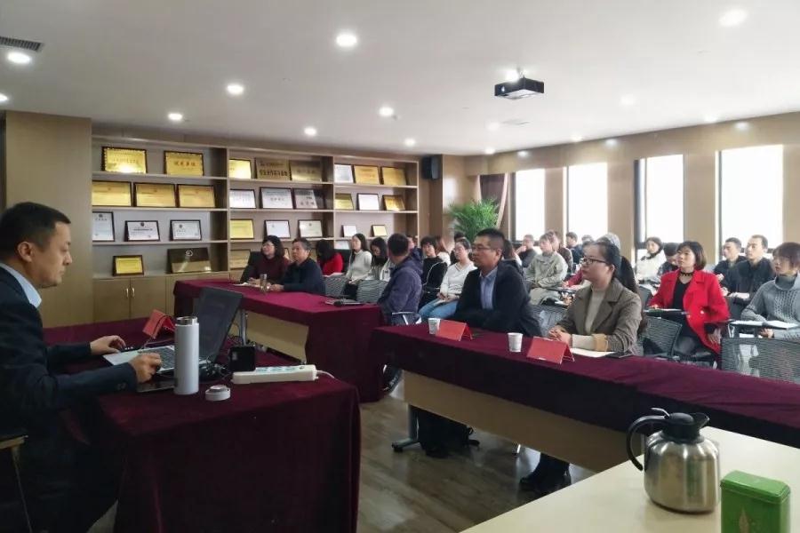 学无止境|开云集团有限开云集团有限公司
举办法律知识专题培训